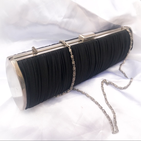 Handbags - Vintage metal frame purse